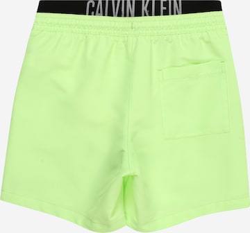 Regular Shorts de bain 'Intense Power' Calvin Klein Swimwear en vert