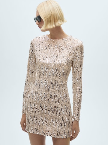 Rochie de cocktail 'Xlenjuel' de la MANGO pe argintiu: față
