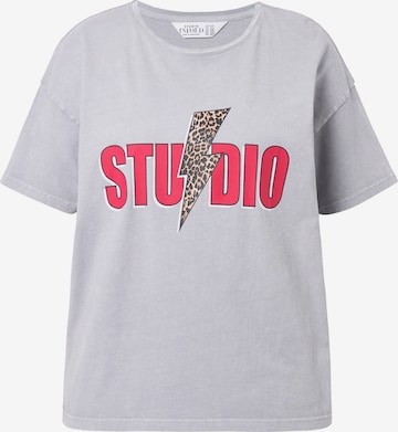 Studio Untold Shirt in Grey: front