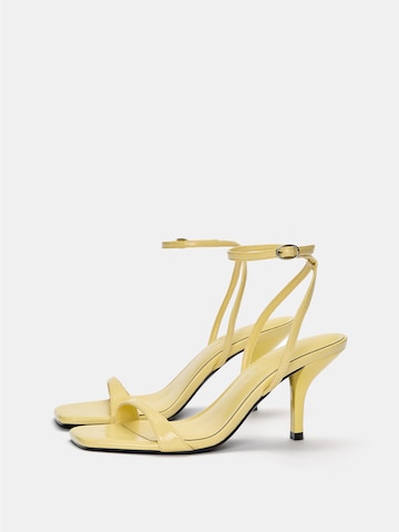 Sandalo con cinturino di Pull&Bear in giallo