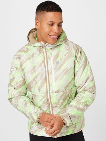 Nike Sportswear - Chaqueta de entretiempo en verde: frente