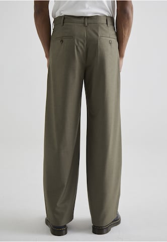 Loosefit Pantaloni con pieghe di Prohibited in verde