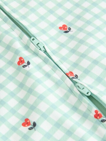 Pijamale de la Next pe verde