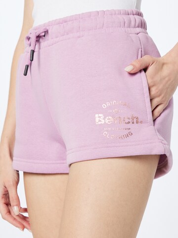 BENCH Lużny krój Spodnie w kolorze fioletowy