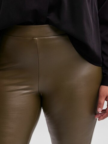 Vero Moda Curve Skinny Fit Клин 'GAYA' в зелено