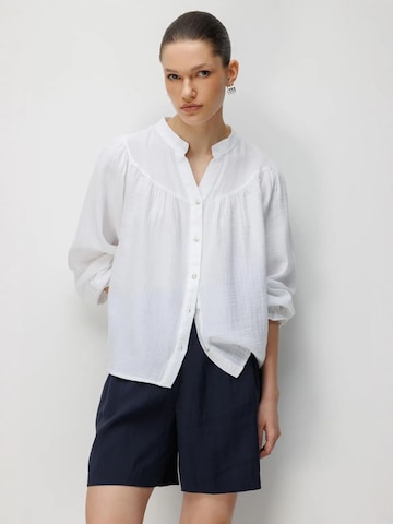 MixRay Blouse in White: front