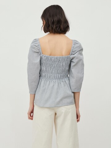 VILA - Blusa en gris