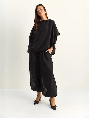 Completo pantalone di Bianco Lucci in nero: frontale