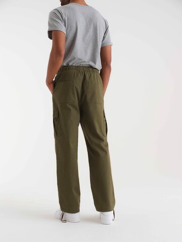 Regular Pantalon cargo 'Joscha' ABOUT YOU x Kevin Trapp en vert