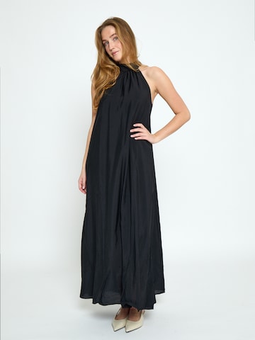Peppercorn - Vestido 'Opeya' en negro