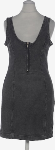 GUESS Kleid L in Grau: Vorderseite