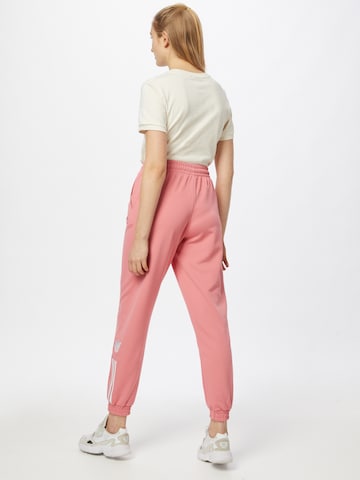 ADIDAS ORIGINALS Tapered Broek in Roze