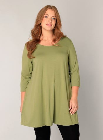 BASE LEVEL CURVY Tunic 'Aria' in Green: front