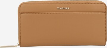 Calvin Klein - Cartera en marrón: frente