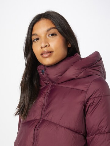 Veste d’hiver 'UPPSALA' VERO MODA en rouge