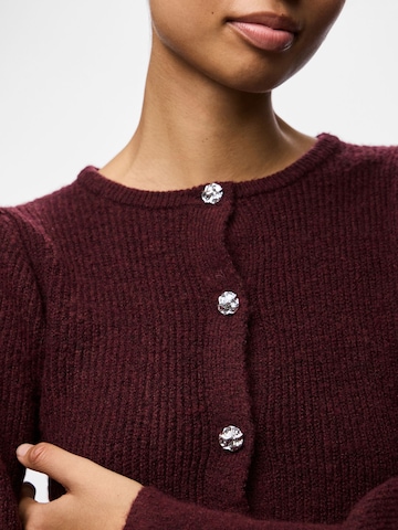 PIECES Gebreid vest 'PCAnnie' in Rood