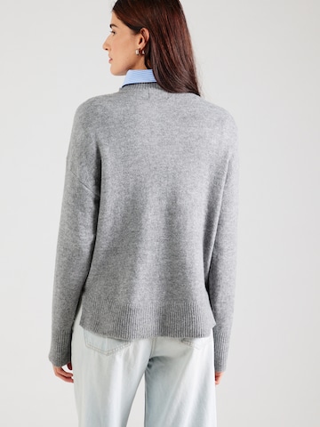 PIECES - Pullover em cinzento