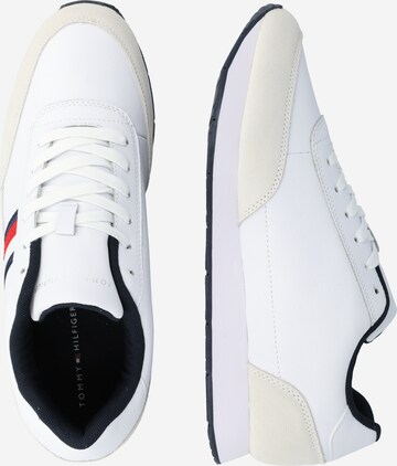 TOMMY HILFIGER Sneaker in Weiß