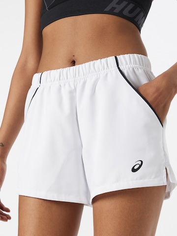 ASICS Loosefit Sportshorts in Weiß