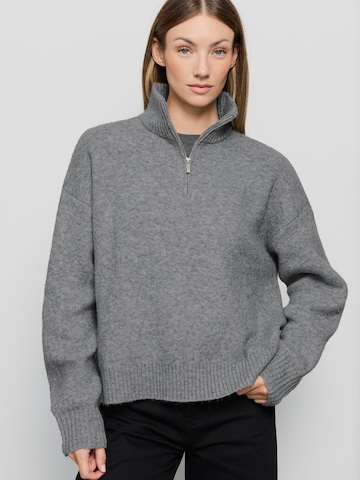 RÆRE by Lorena Rae - Jersey 'Caya' en gris: frente