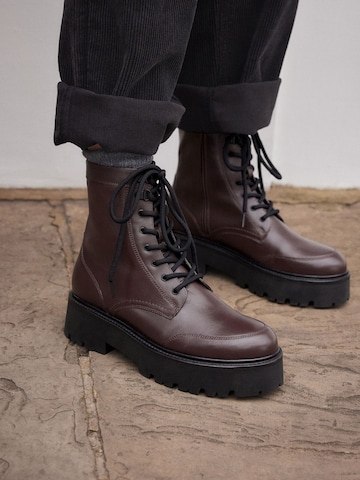 Bottines à lacets 'Derbe' Next en marron