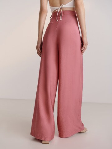 Guido Maria Kretschmer Women Wide leg Pleat-front trousers 'Finja' in Pink