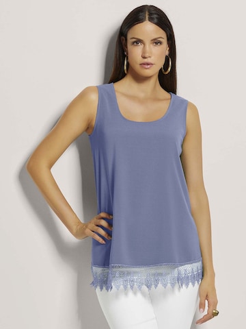 MADELEINE Blusentop in Blau: Vorderseite