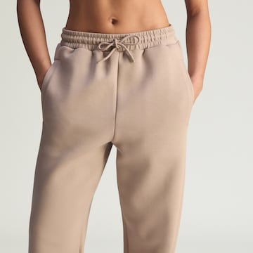 ADIDAS BY STELLA MCCARTNEY - Tapered Pantalón deportivo 'Loose Sweat' en marrón