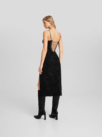 Rochie de la Bershka pe negru