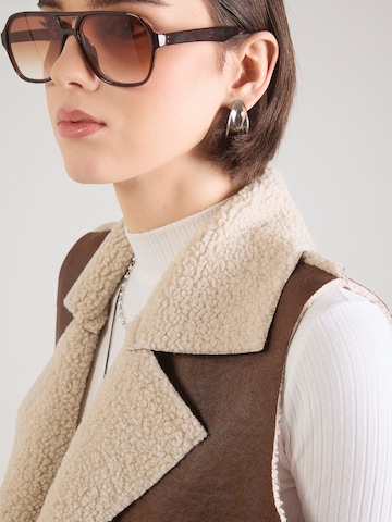 Hailys Vesta 'Am44elia' – hnědá