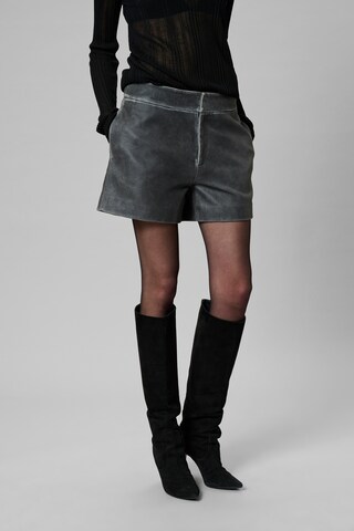 My Essential Wardrobe Regular Hose in Grau: Vorderseite