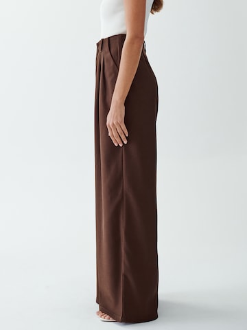 Willa Loose fit Trousers in Brown