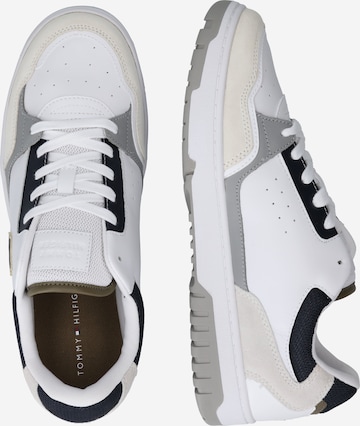 TOMMY HILFIGER Sneaker in Weiß