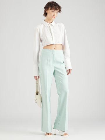 SOAKED IN LUXURY Flared Pantalon 'Corinne' in Groen