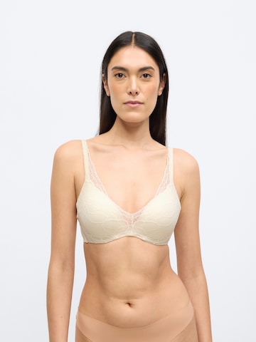 TRIUMPHTrokutasti Grudnjak 'Body Make-Up Illusion' - bež boja: prednji dio