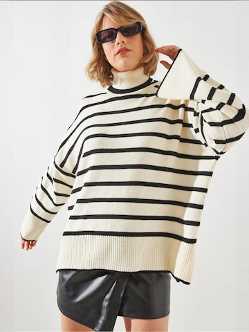 Pullover extra large di Bianco Lucci in beige