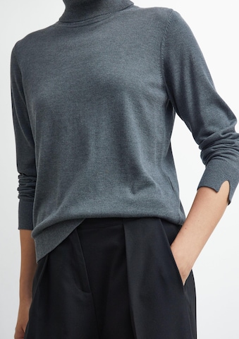 COMMA Sweater in Grey: front