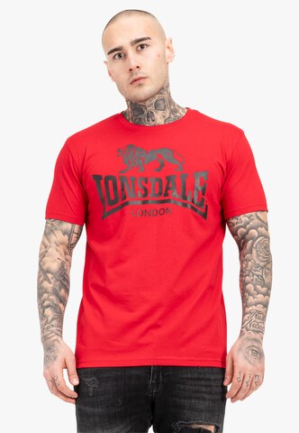 T-Shirt LONSDALE en rouge : devant