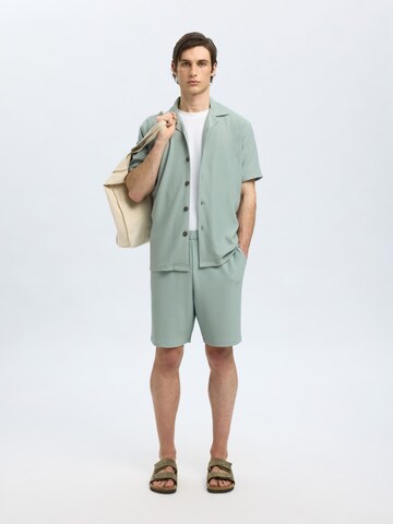 SELECTED HOMME Comfort fit Button Up Shirt in Green