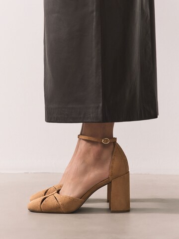 Next Pántos szandál - bézs