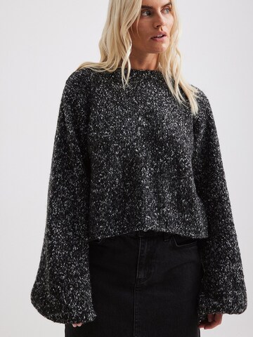 Pull-over NA-KD en noir : devant