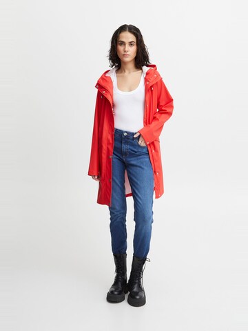 Manteau mi-saison 'IHTAZI JA ' ICHI en rouge