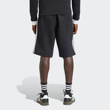 ADIDAS ORIGINALS Regular Shorts in Schwarz