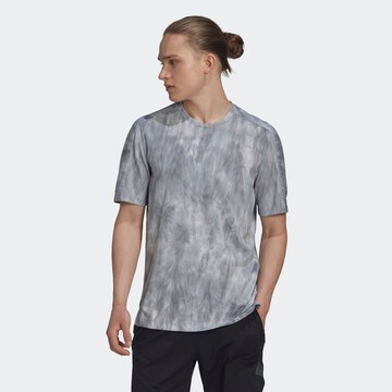 ADIDAS SPORTSWEAR - Camisa funcionais 'Overspray Graphic' em cinzento: frente