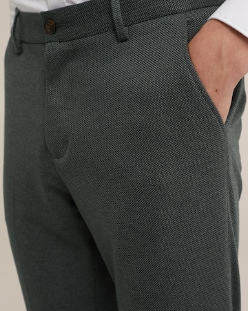 WE Fashion Slim fit Trousers with creases in Green