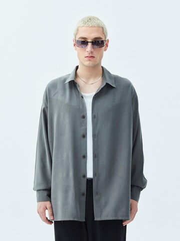 VAMOS CLO Comfort fit Button Up Shirt 'Oceanside' in Grey: front