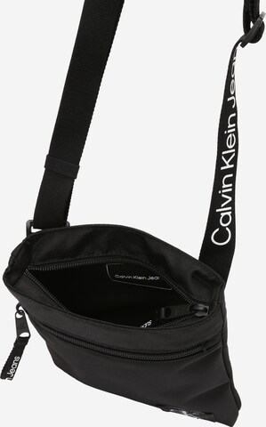 Calvin Klein Jeans Umhängetasche in Schwarz