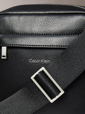 melns Calvin Klein Pleca soma