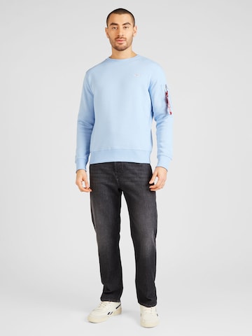 ALPHA INDUSTRIES Sweatshirt i blå