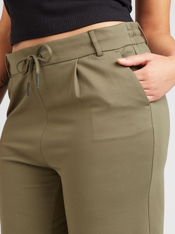 Regular Pantalon à plis ONLY Carmakoma en vert